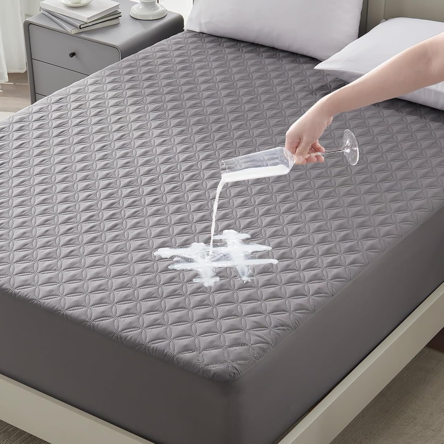 Soft Waterproof Noiseless Mattress Protector